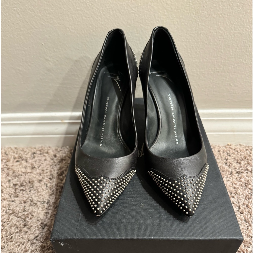 Giuseppe Zanotti Lucrezia. Sz 37. Black with Silver Studs